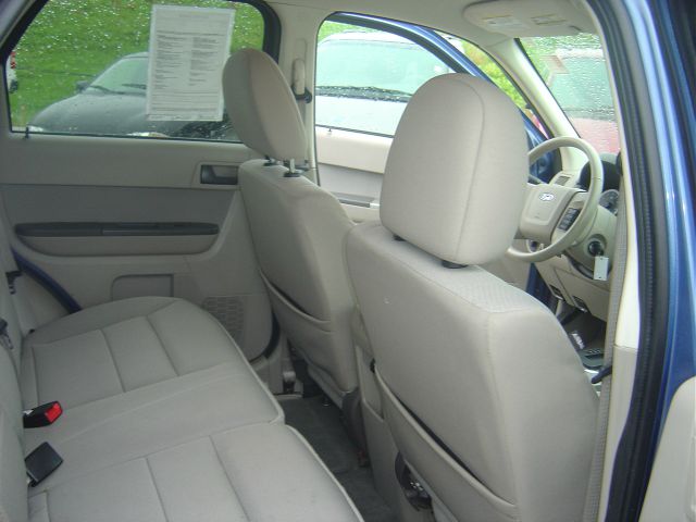 2010 Ford Escape 31 FOOT