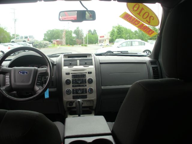 2010 Ford Escape 31 FOOT