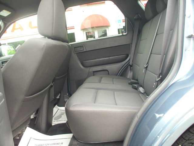 2010 Ford Escape 31 FOOT