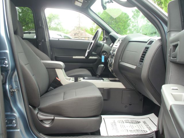 2010 Ford Escape 31 FOOT