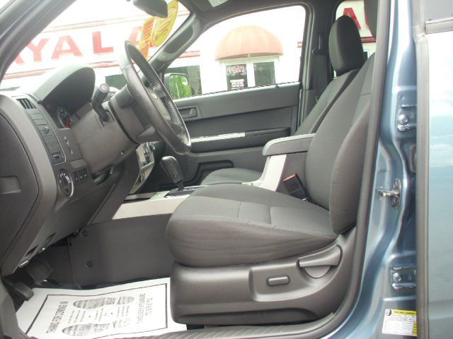 2010 Ford Escape 31 FOOT