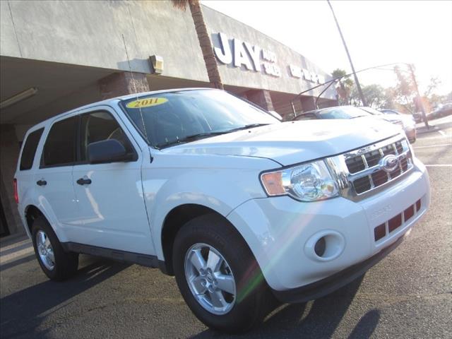 2011 Ford Escape Sierra 1500hd 4WD CREW CAB SLE