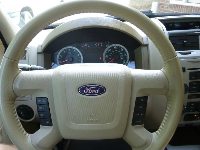 2011 Ford Escape 31 FOOT