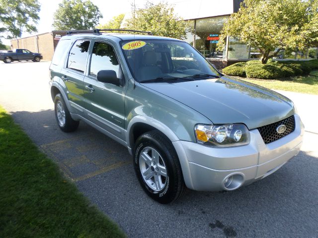 2005 Ford Escape Hybrid Ram 3500 Diesel 2-WD