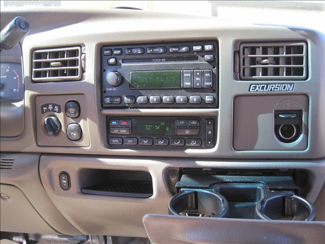 2002 Ford Excursion 2DR HB AT