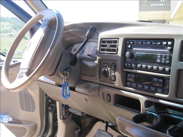 2002 Ford Excursion 2DR HB AT