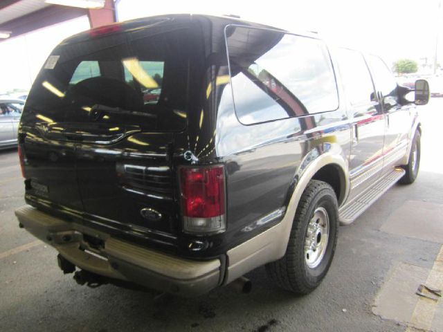 2003 Ford Excursion SXT 2WD V/6 Auto 5-pass