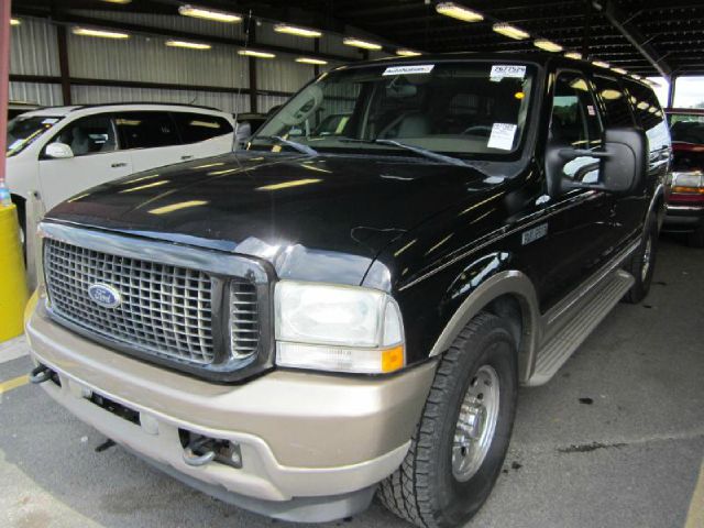 2003 Ford Excursion SXT 2WD V/6 Auto 5-pass