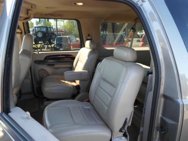 2003 Ford Excursion E 32