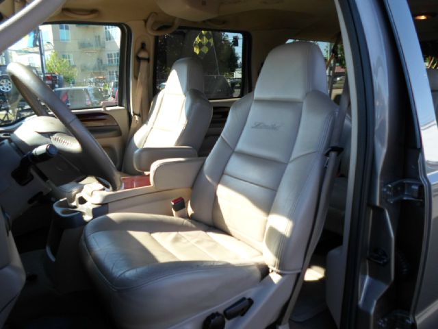 2003 Ford Excursion E 32