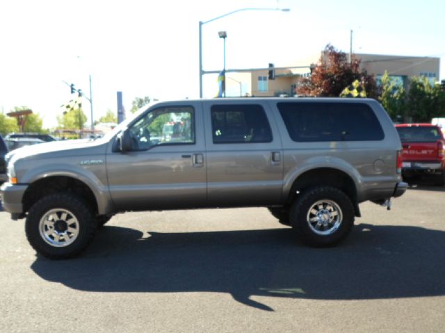 2003 Ford Excursion E 32