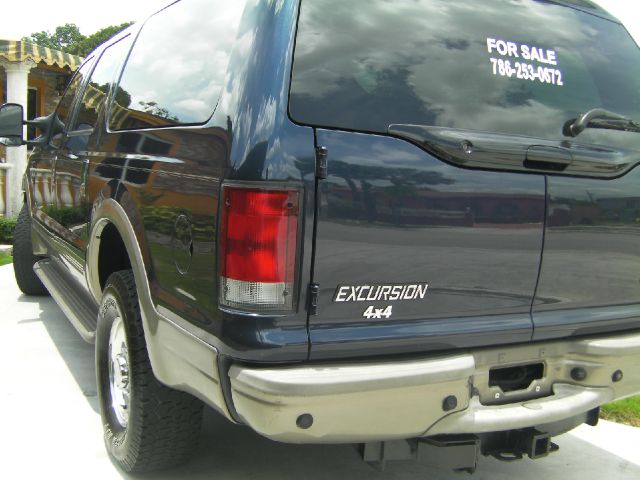 2003 Ford Excursion 4WD SL