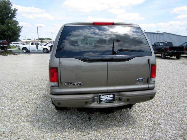 2004 Ford Excursion E 32