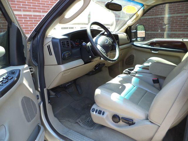 2005 Ford Excursion E 32