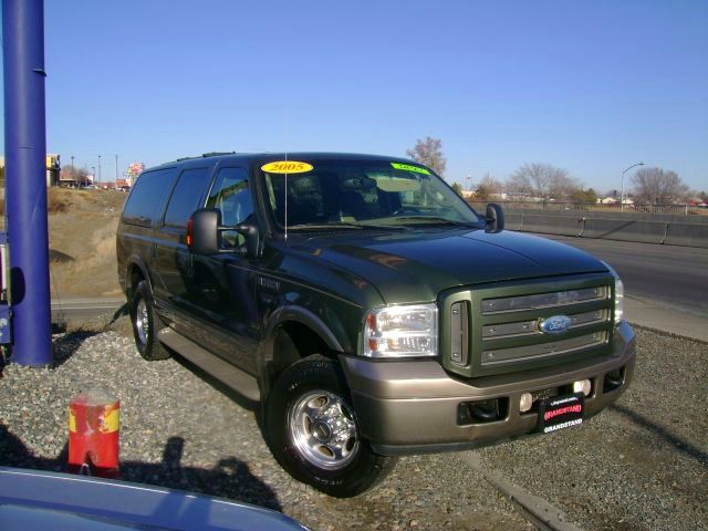 2005 Ford Excursion 4WD SL