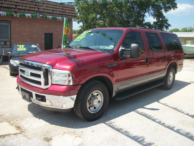 2005 Ford Excursion SLT 2,dvd,sunroof,awd