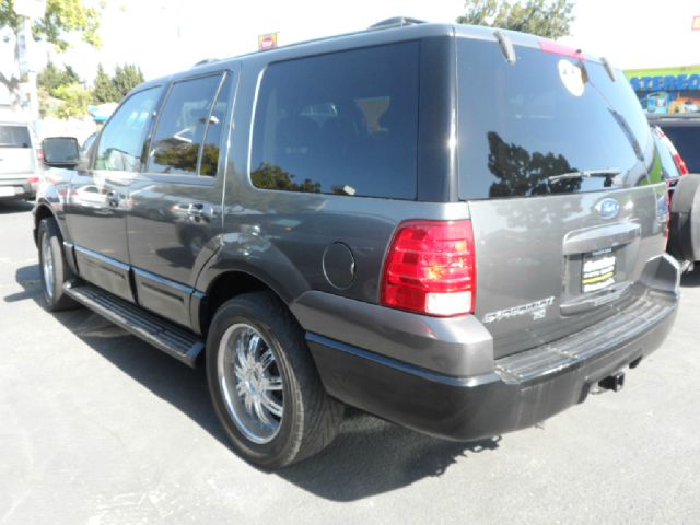 2004 Ford Expedition Custom Deluxe