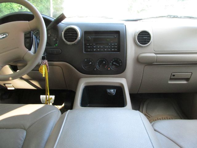 2004 Ford Expedition Touring Sedan