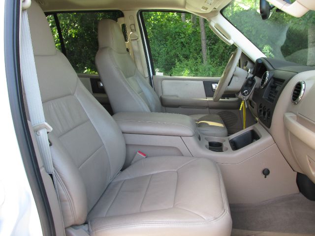 2004 Ford Expedition Touring Sedan