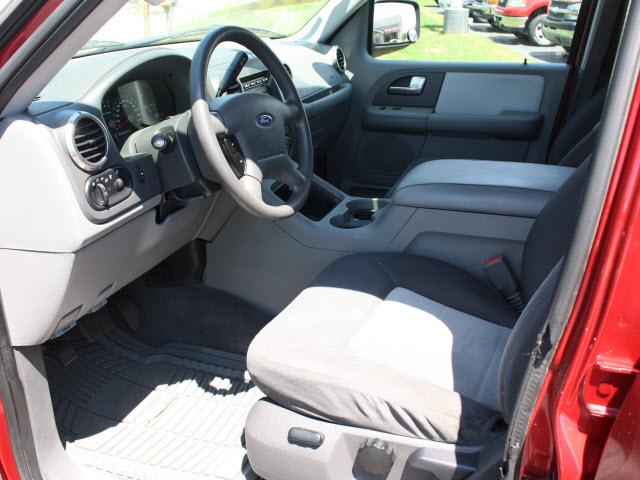 2004 Ford Expedition ESi