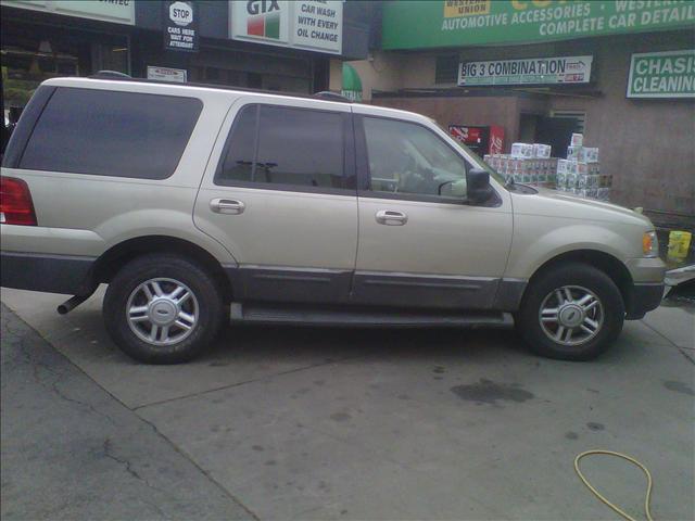 2004 Ford Expedition ESi