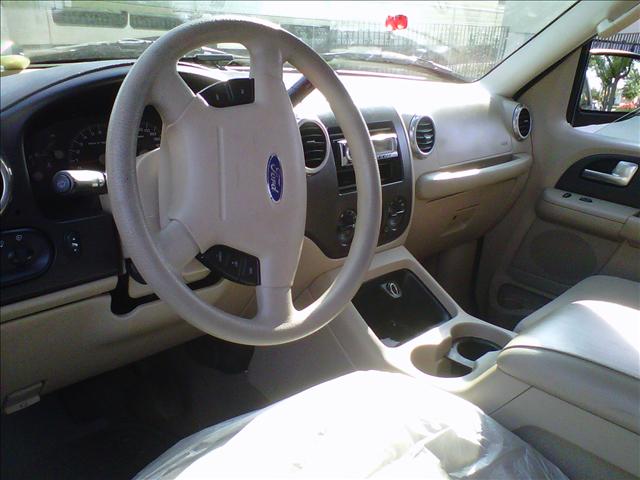 2004 Ford Expedition ESi