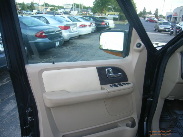 2005 Ford Expedition E320 - Extra Sharp