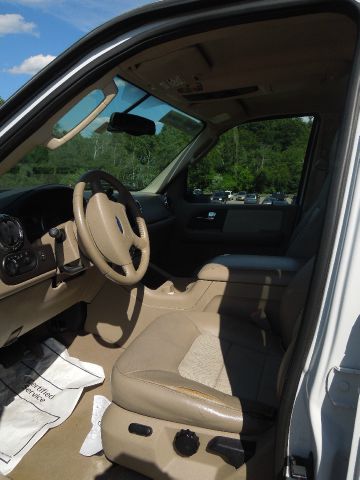 2005 Ford Expedition E320 - Extra Sharp