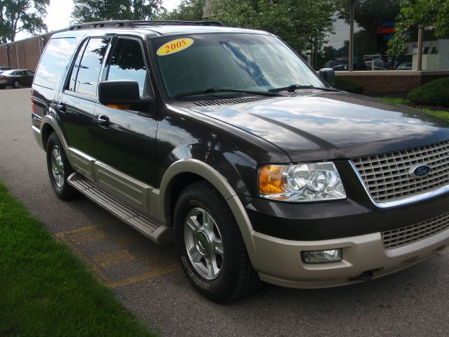 2005 Ford Expedition E320 - Extra Sharp