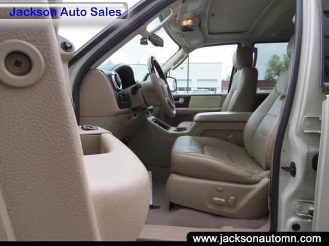 2005 Ford Expedition SLT 25