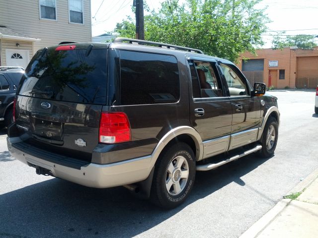 2005 Ford Expedition E320 - Extra Sharp