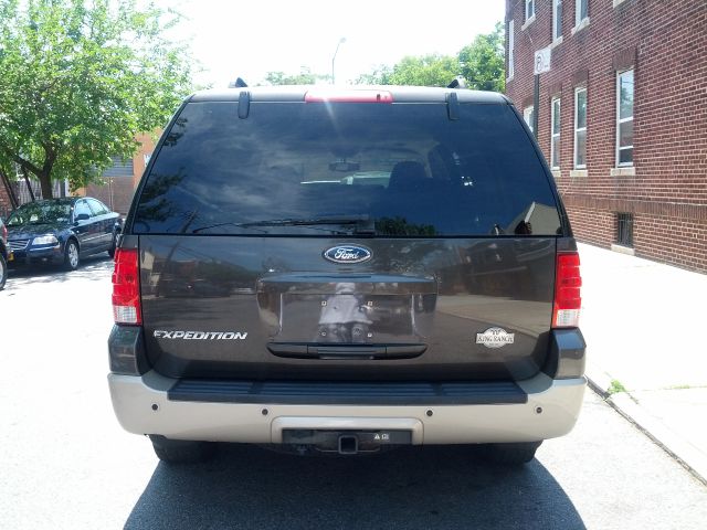 2005 Ford Expedition E320 - Extra Sharp