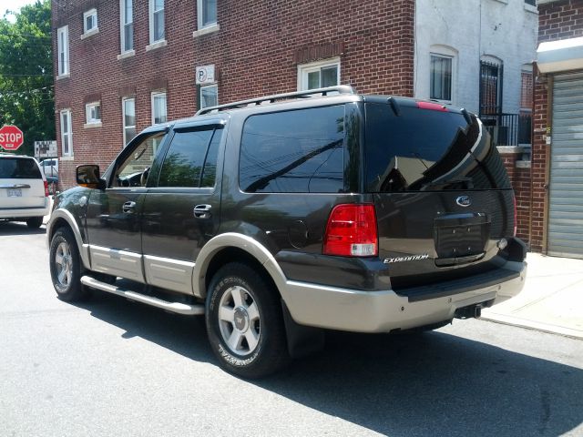 2005 Ford Expedition E320 - Extra Sharp