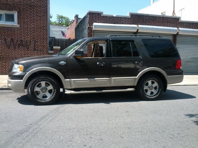 2005 Ford Expedition E320 - Extra Sharp