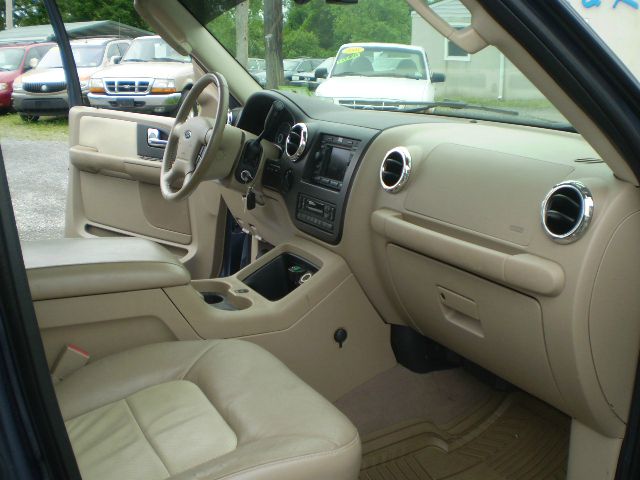 2005 Ford Expedition E320 - Extra Sharp