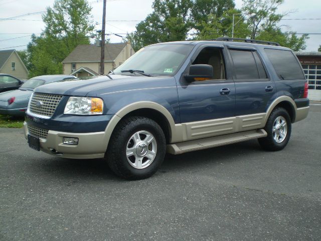 2005 Ford Expedition E320 - Extra Sharp