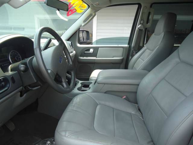 2005 Ford Expedition 4dr Sdn 2.4L FWD