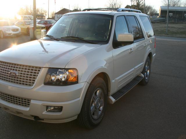 2005 Ford Expedition SLT 25