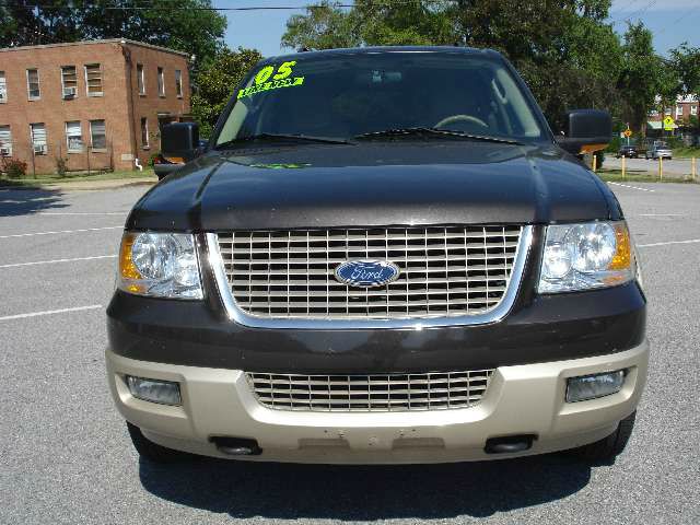 2005 Ford Expedition E320 - Extra Sharp