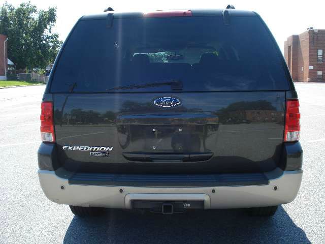 2005 Ford Expedition E320 - Extra Sharp