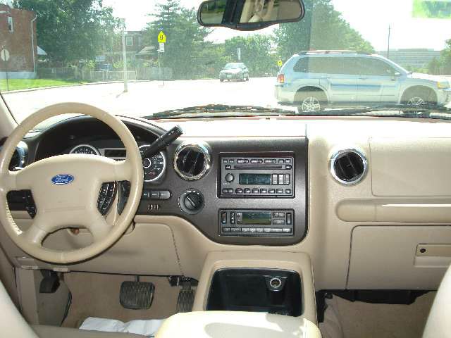 2005 Ford Expedition E320 - Extra Sharp