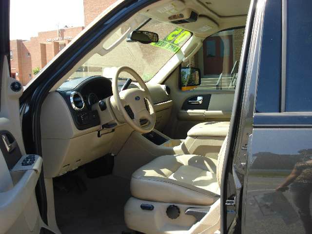 2005 Ford Expedition E320 - Extra Sharp