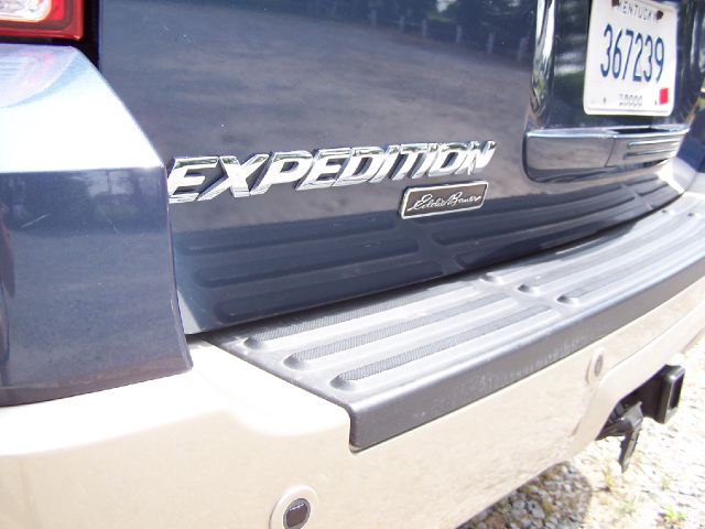 2005 Ford Expedition E320 - Extra Sharp