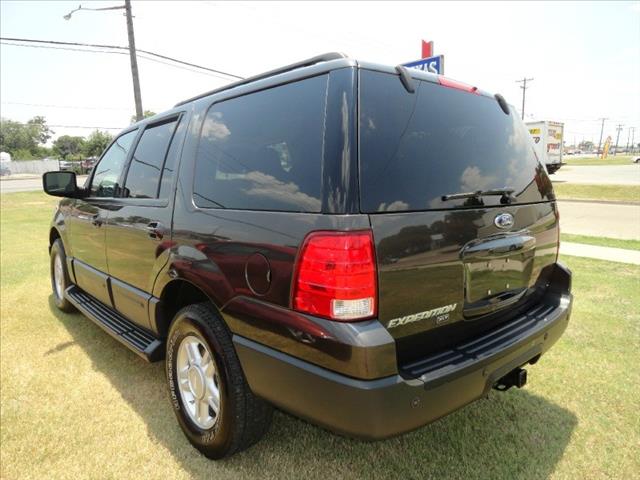 2006 Ford Expedition 2008 Subaru 5-passenger