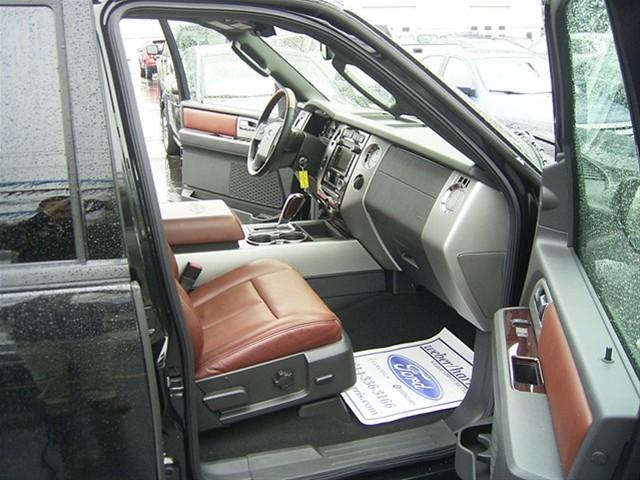 2010 Ford Expedition Premier 2WD 4-cyl Auto