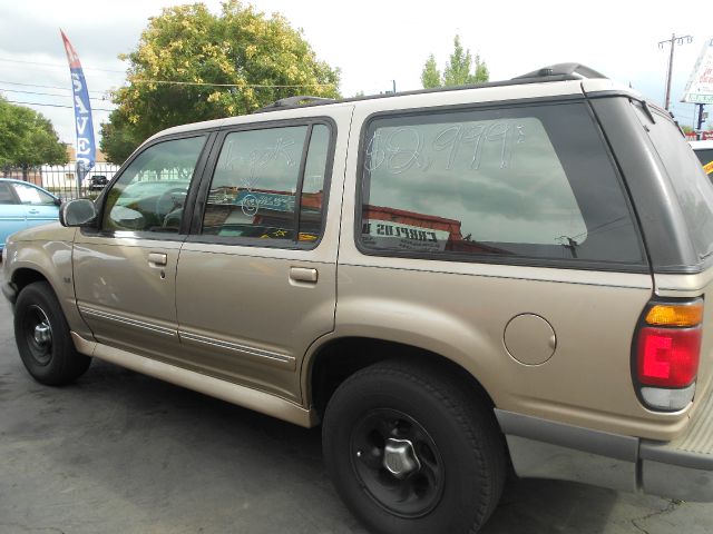 1996 Ford Explorer EX Sport Utility