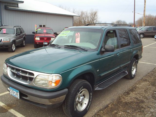 1998 Ford Explorer 4x4 Z71w/ Heated Leather, Trailer Towbose Sound