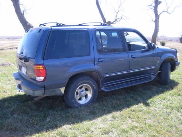 1999 Ford Explorer ESi