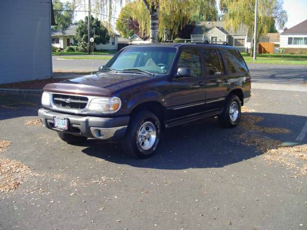 1999 Ford Explorer CE FWD 7-passen