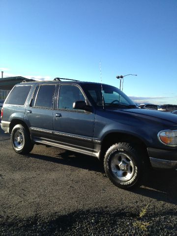 1999 Ford Explorer SL 4x4 Regular Cab